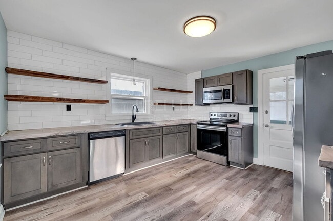 Foto del edificio - 4724 Cane Run Rd