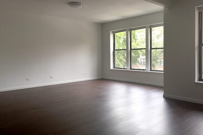 Dining/Living room - 5524-5526 S. Everett Avenue