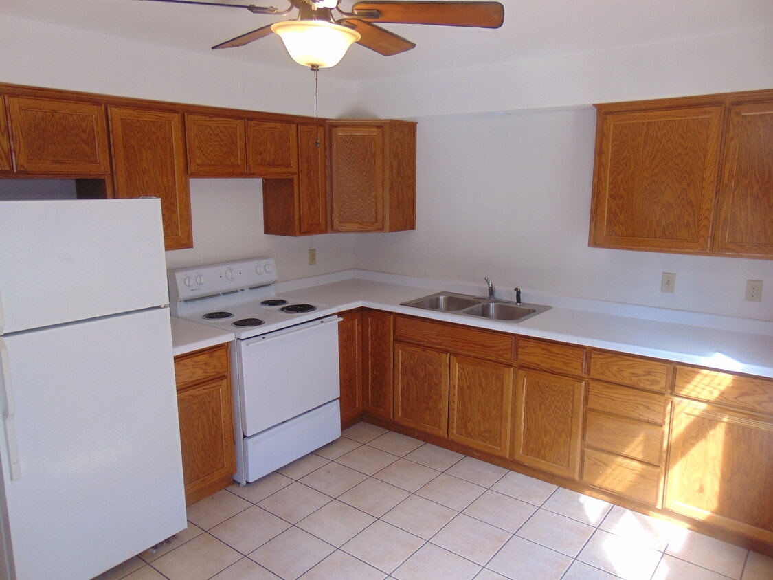 Primary Photo - 1227 E Walnut St