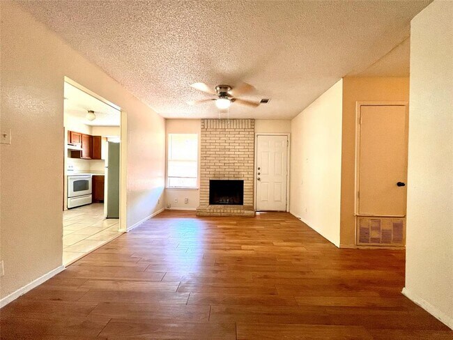Foto del edificio - 2802 Aftonshire Wy