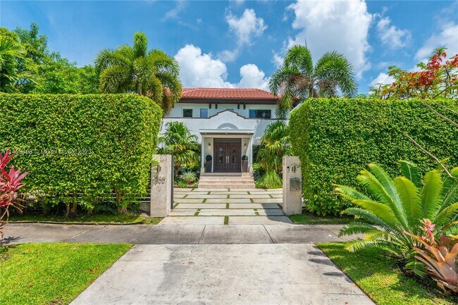 Building Photo - 2500 S Miami Ave
