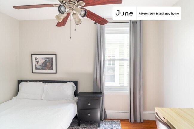 Foto del edificio - Private bedroom in 5 bed/1 bath Home