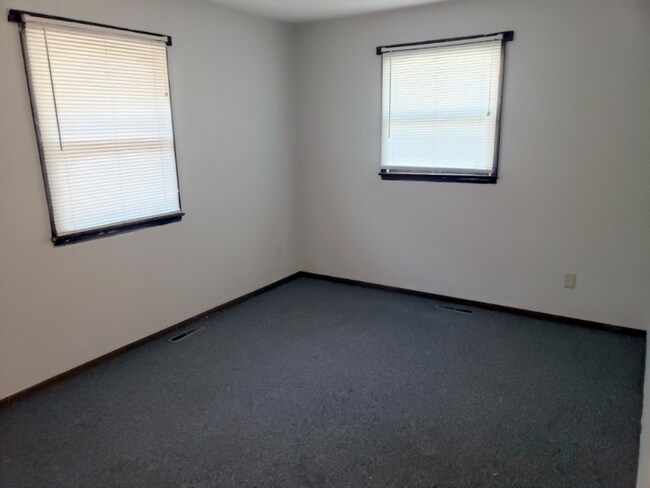 Building Photo - 17 2nd Ave