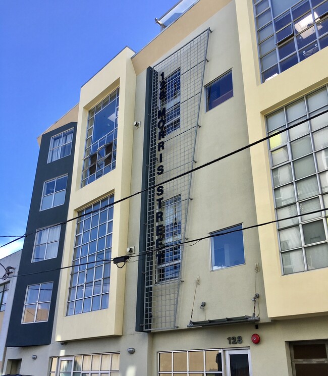 Building Photo - 128 Morris St