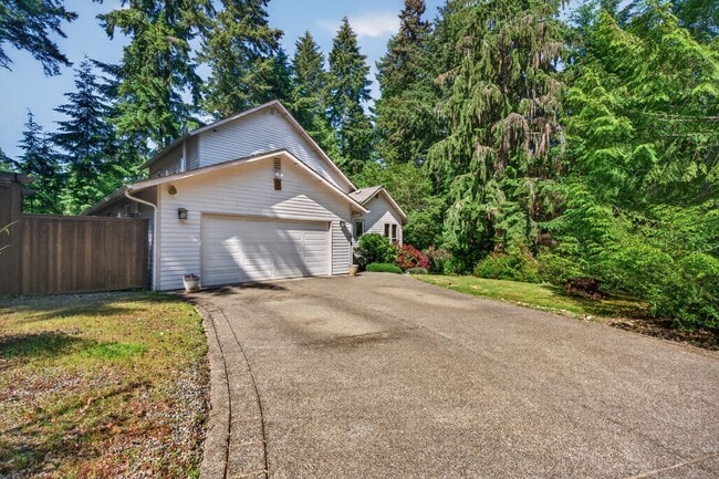 Building Photo - Coastal Elegance Near Sunrise Beach: Luxury 3BR/2.5BA Gig Harbor Home