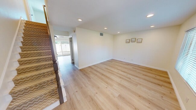 Building Photo - 588 Rio Grande Cir