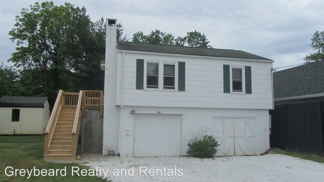 Building Photo - 305 1/2 N Dougherty St