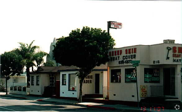Primary Photo - 216 E Carson St