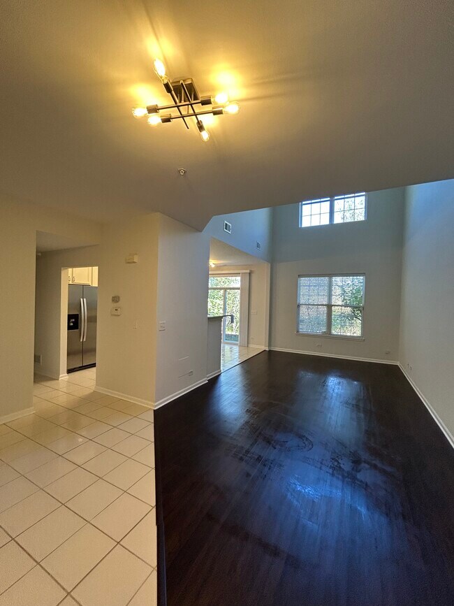Building Photo - 944 Enfield Dr