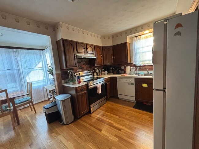 Building Photo - 32 Richardson St