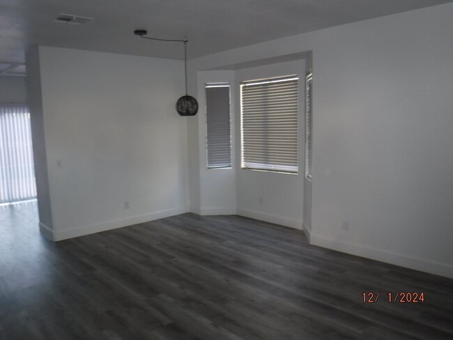 Foto del edificio - SINGLE STORY HOME, 2 BED, 2 BATH, CLOSE TO...