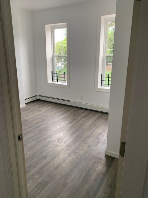 Room1 - 57 Carpenter Ave