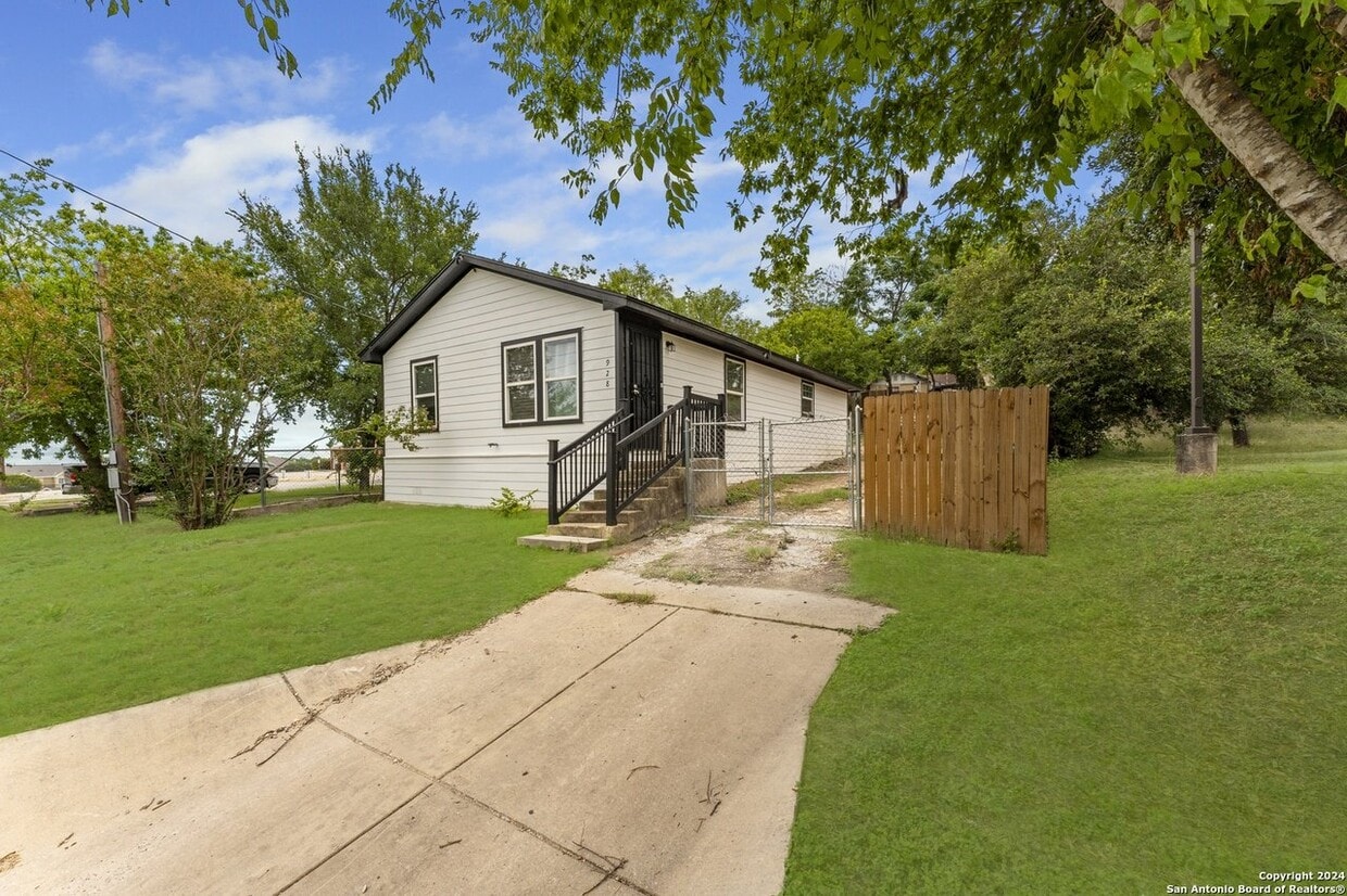 Photo - 928 Hedges St.