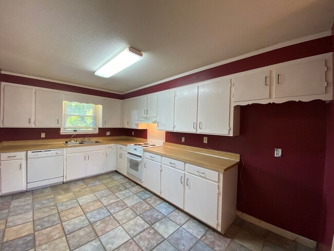 Building Photo - Cayce Home