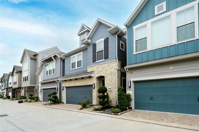 Building Photo - 10922 Brambling Wood Dr