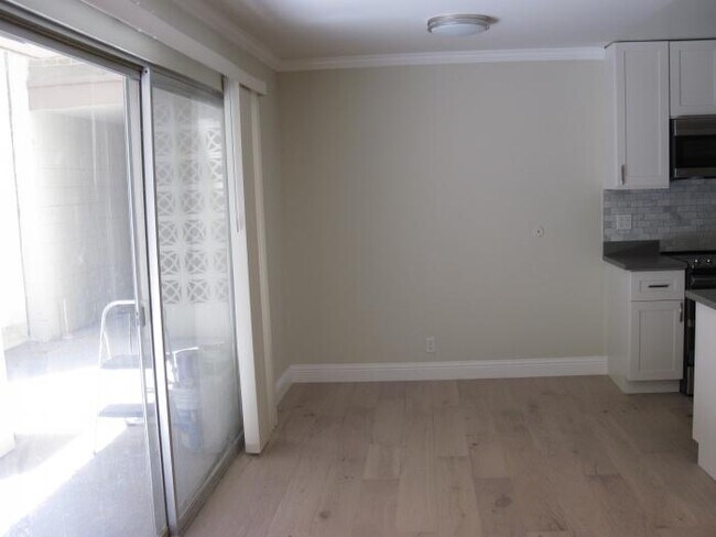 Building Photo - 1 bedroom in Oakland CA 94612