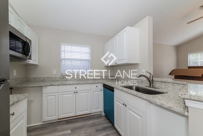 Foto del edificio - NOW OFFERING $250 OFF FIRST FULL MONTH'S R...