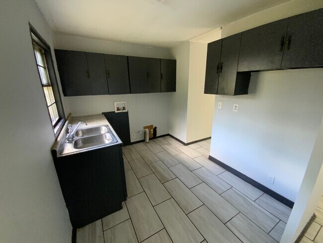 Foto del edificio - 905 Southmoor Dr