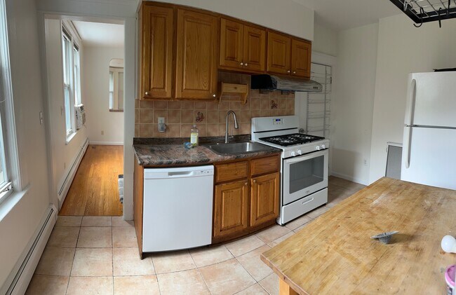 Kitchen - 32 Charles St