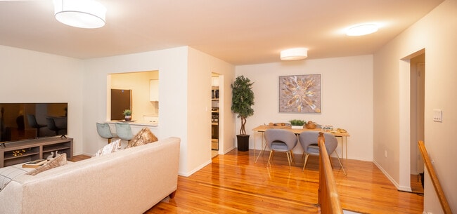 Building Photo - Hampton Gardens