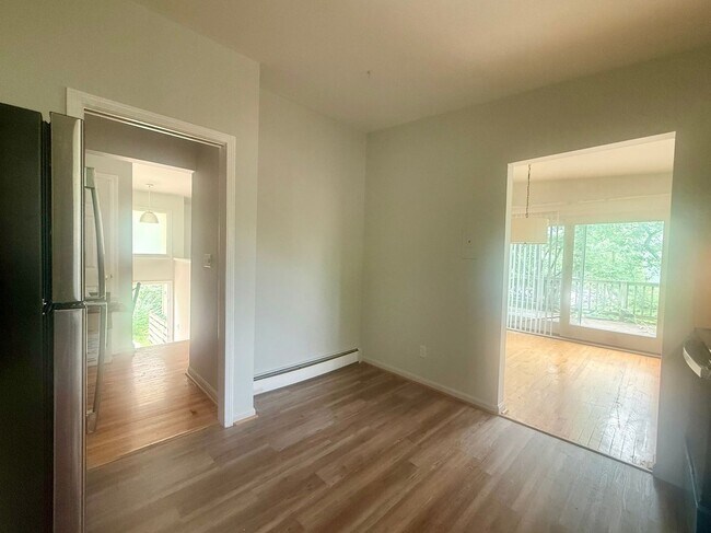 Building Photo - 410/412 S Revena Blvd