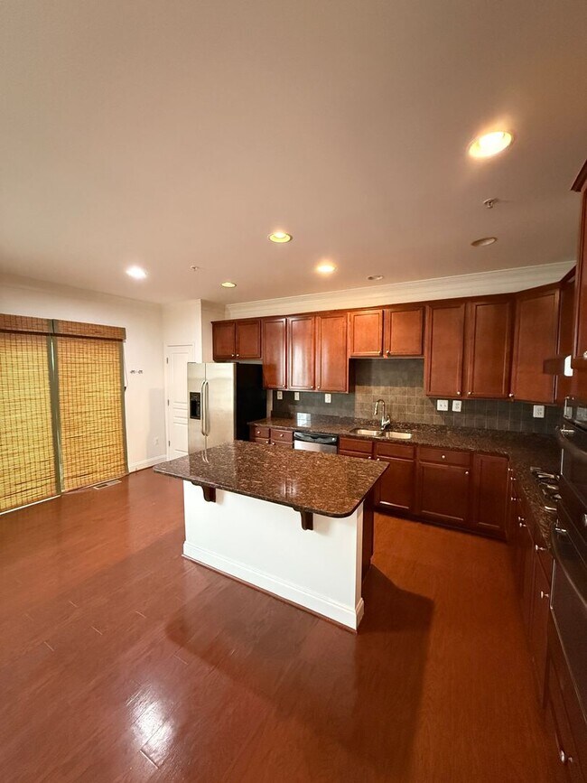 Foto del edificio - Spacious 4-Bedroom Townhome with Garage in Prime Columbia/Elkridge Location