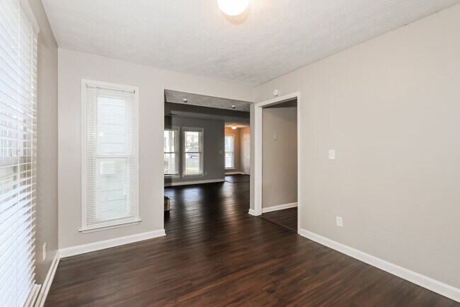 Foto del edificio - 25 Rivercrest Dr