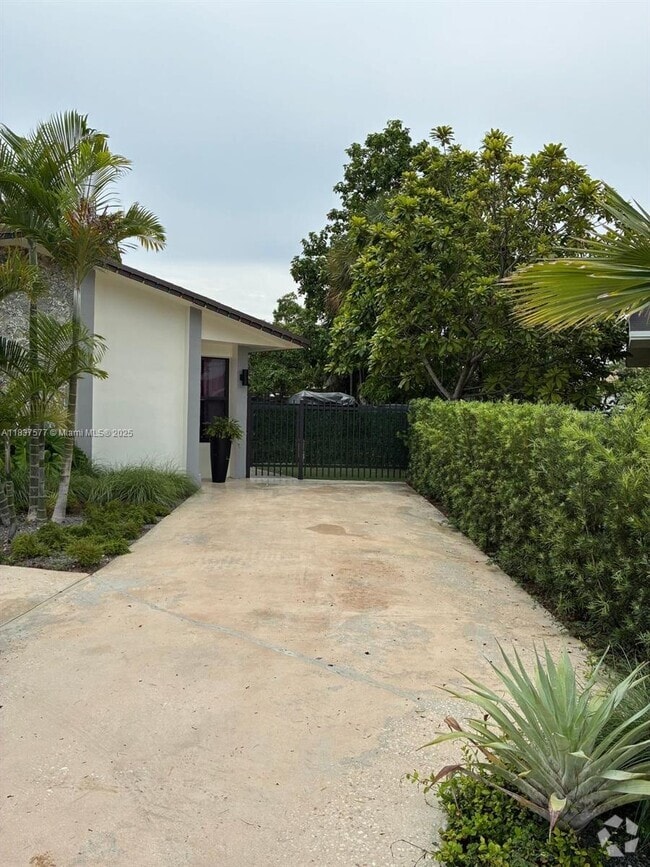 Building Photo - 16304 SW 103rd Ct
