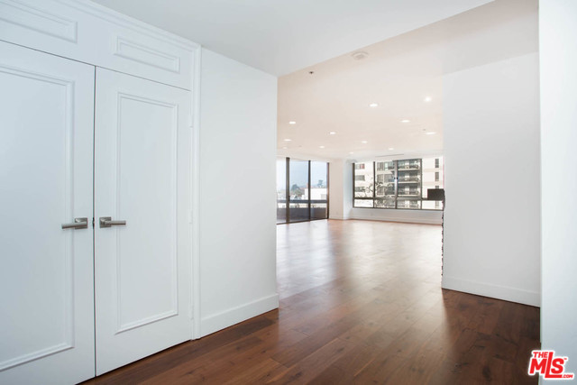 Foto principal - 10430 Wilshire Blvd