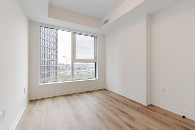 Photo du bâtiment - 5 York Garden Wy