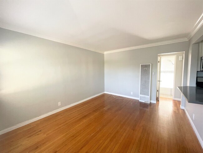 Building Photo - 2075 Penmar Ave