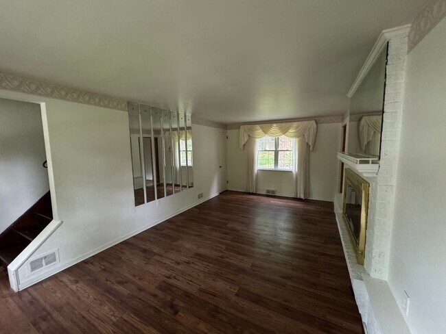 Foto del edificio - Available NOW! 4 Bed 2 Full Bath House