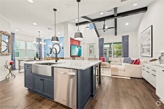 Building Photo - 6992 Saona CT