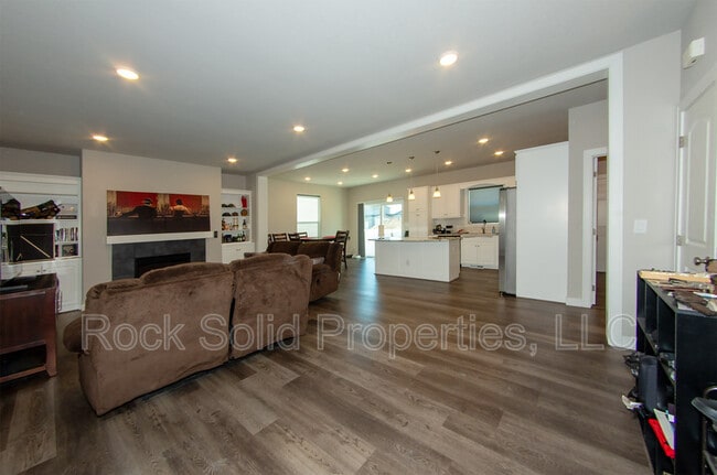 Building Photo - 1638 Elsie Jean Trl