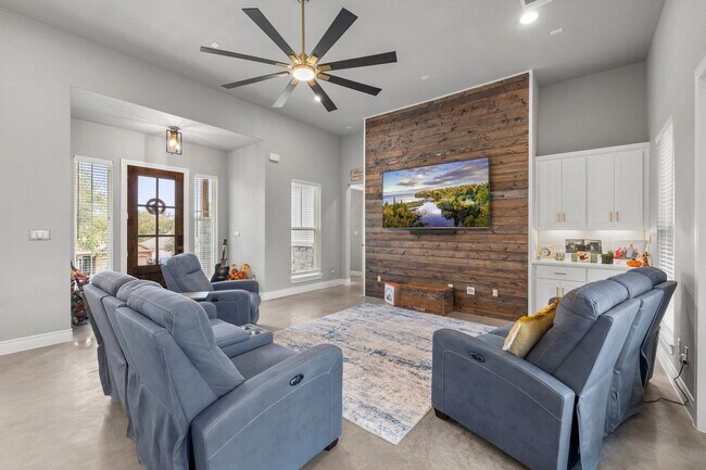 Foto del edificio - 96 Primrose Ln