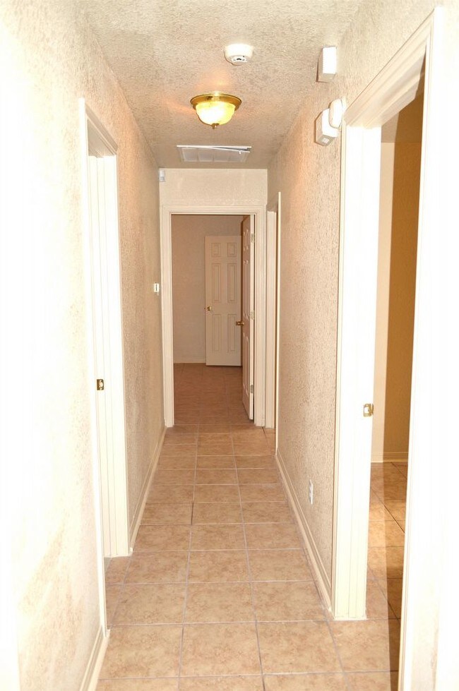 Building Photo - 5301 Morning Glen Lane - B