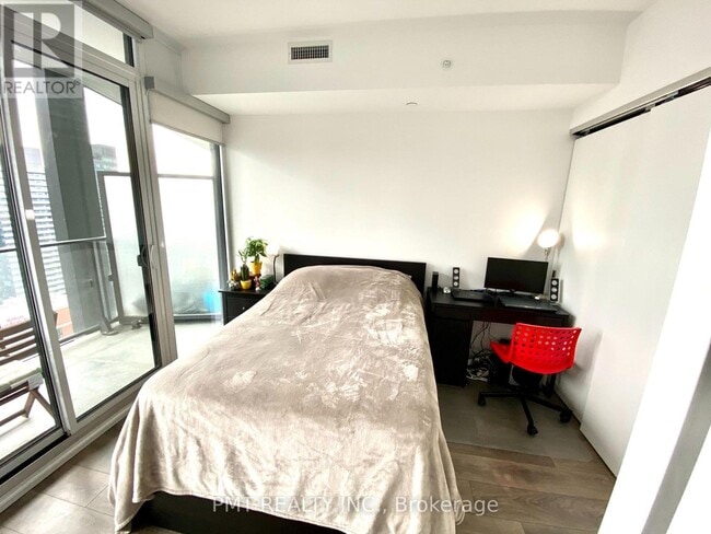 Building Photo - 125 Peter St