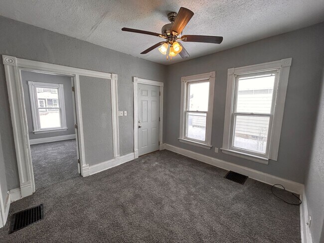 Foto del edificio - 3 Bedroom 1 Bath House in Davenport