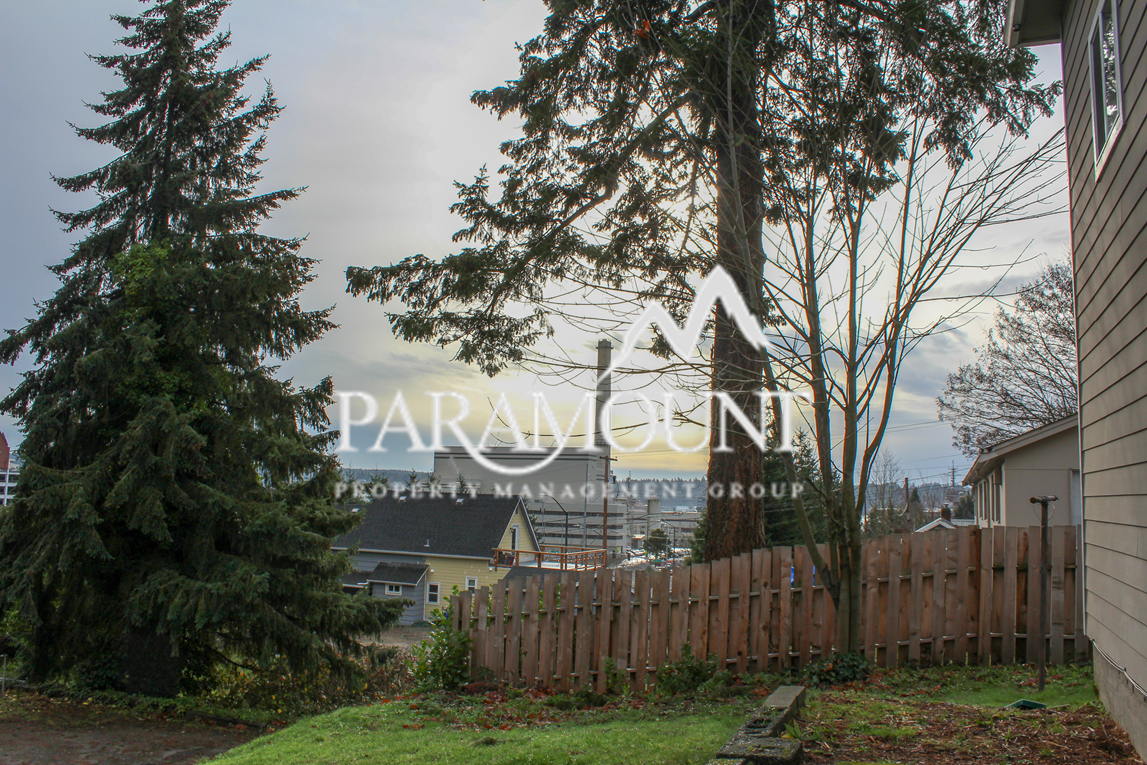 Primary Photo - Cute 1 Bed 1 Bath Lower Unit w/View!