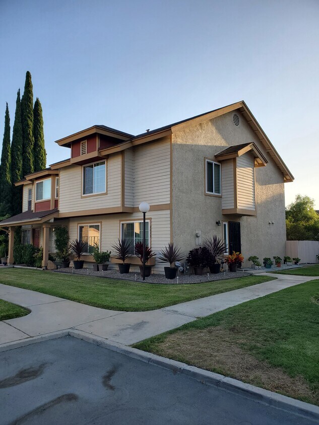 Primary Photo - 2035 Manzana Way