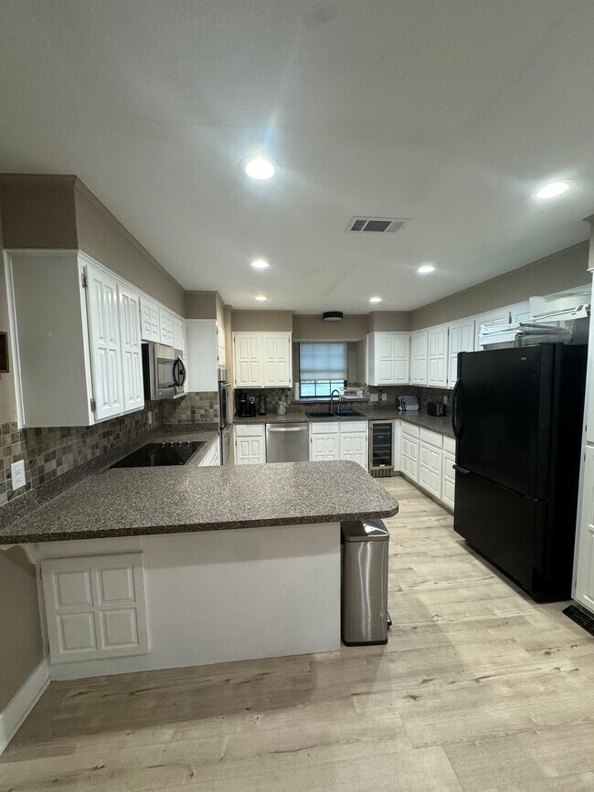 Foto del edificio - 5501 Chimney Rock Rd