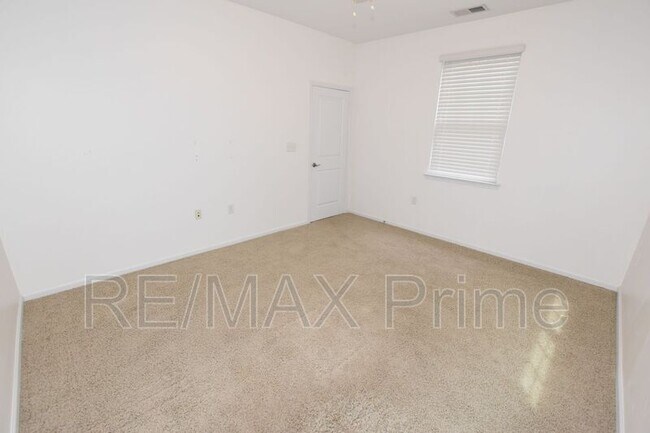 Foto del edificio - 4349 Farringdon Way