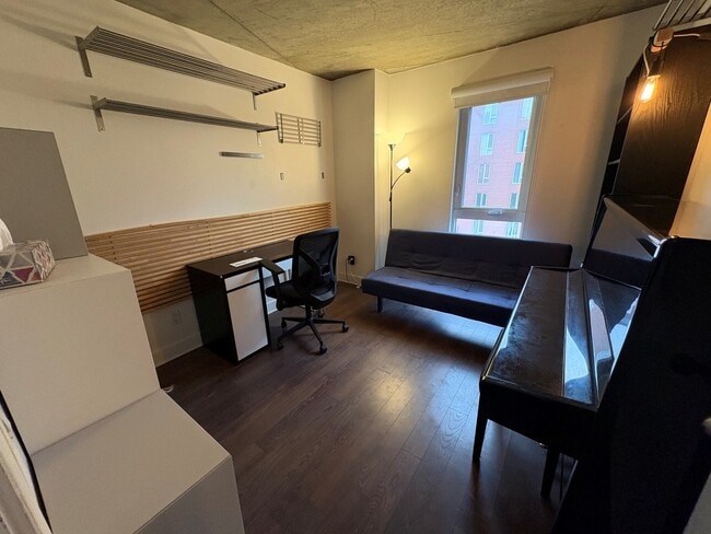 Building Photo - Suites Kennedy