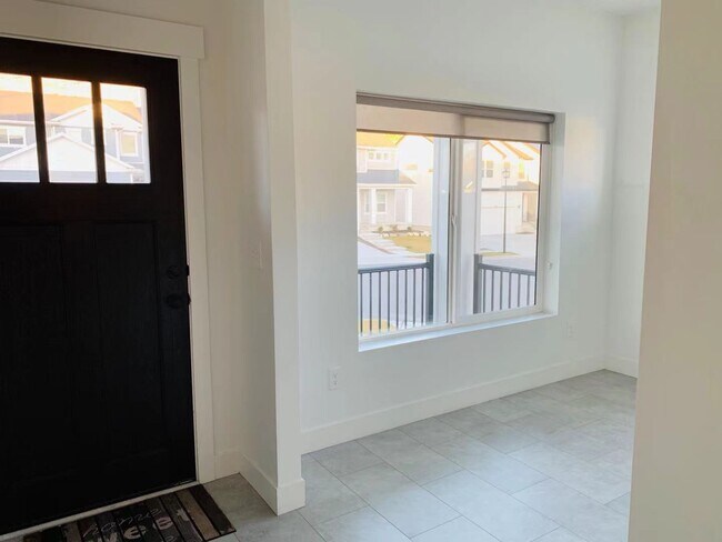 Building Photo - 2215 W Northridge Dr