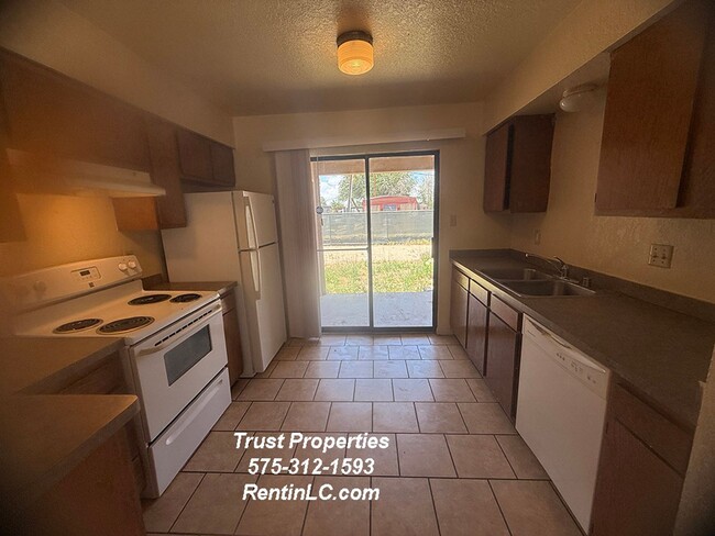 Building Photo - 472 Cll De Oro