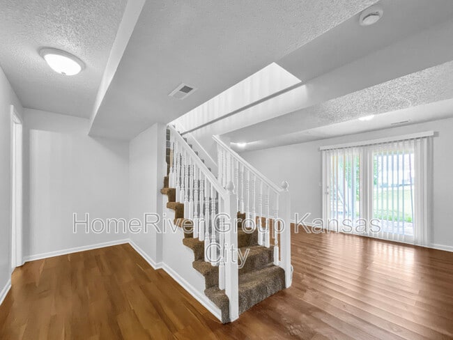 Building Photo - 5021 Pebble Ave