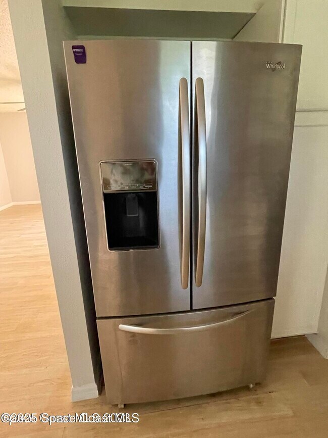 Foto del edificio - 1016 Martin Dr