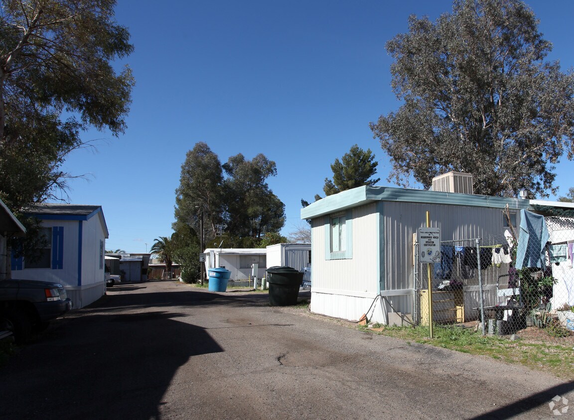 Primary Photo - Shady Haven