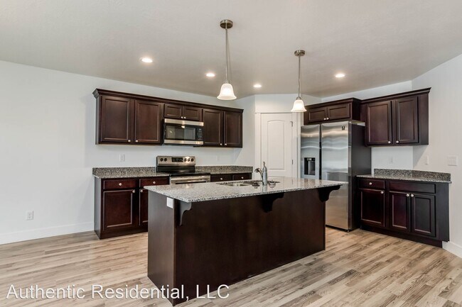 Foto del edificio - 5 br, 3.5 bath House - 107 N Lasalle Dr