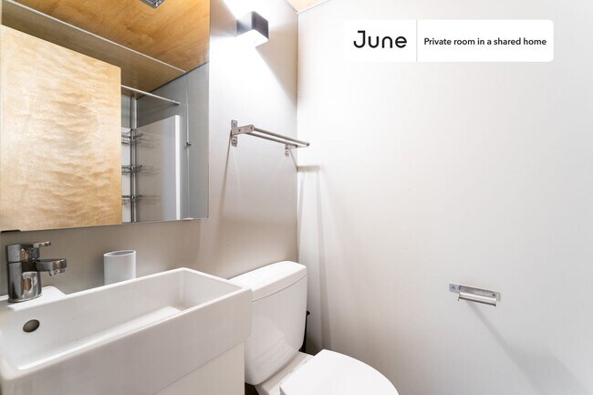 Foto del edificio - Room in Shared 6 bed/6 bath home